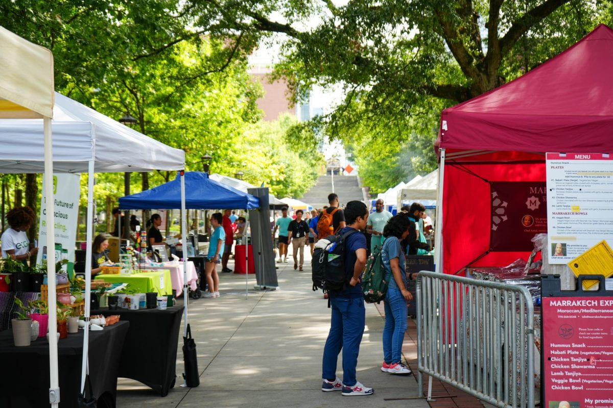 Community Market Brings Local Food, Other Small Businesses to Heart of Campus 